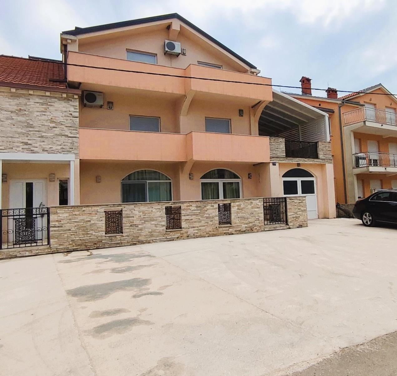 Apartments Ema Ivanica Εξωτερικό φωτογραφία