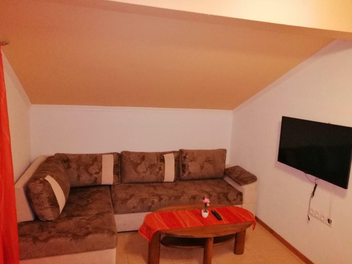 Apartments Ema Ivanica Εξωτερικό φωτογραφία