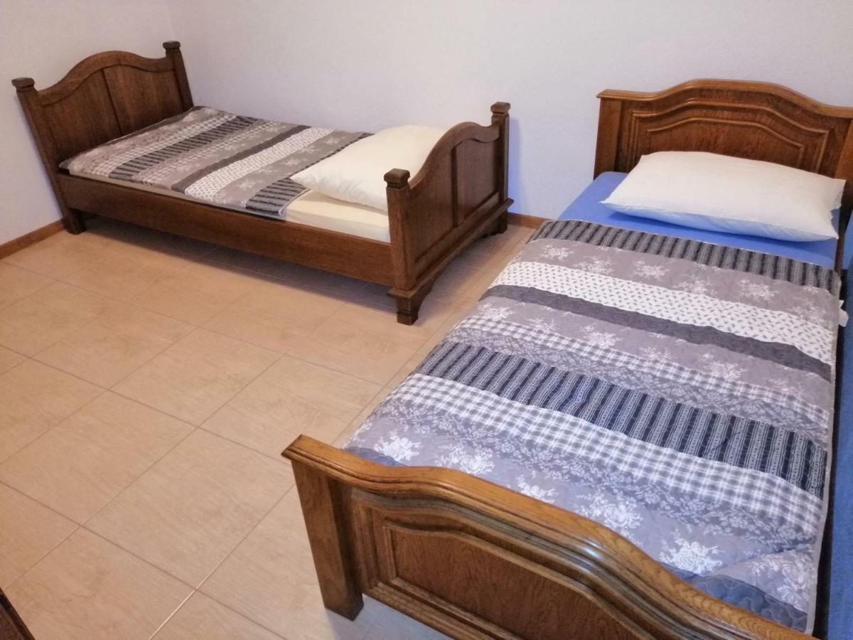 Apartments Ema Ivanica Εξωτερικό φωτογραφία